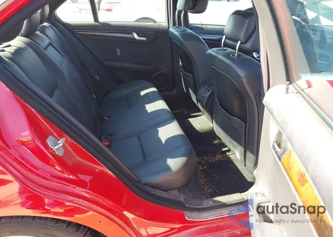 2013 Mercedes-Benz C 250 Sport z USA, uszkodzony, nr VIN WDDGF4HB2DR251913